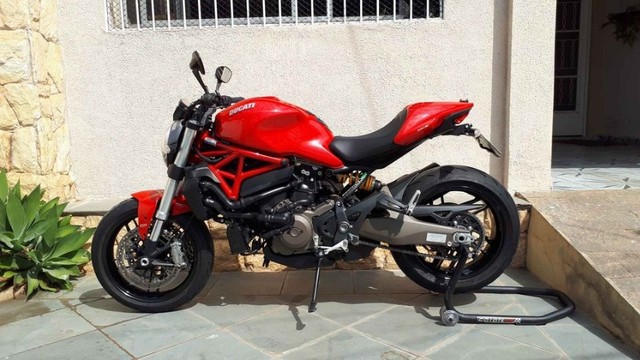 DUCATI MONSTER 821