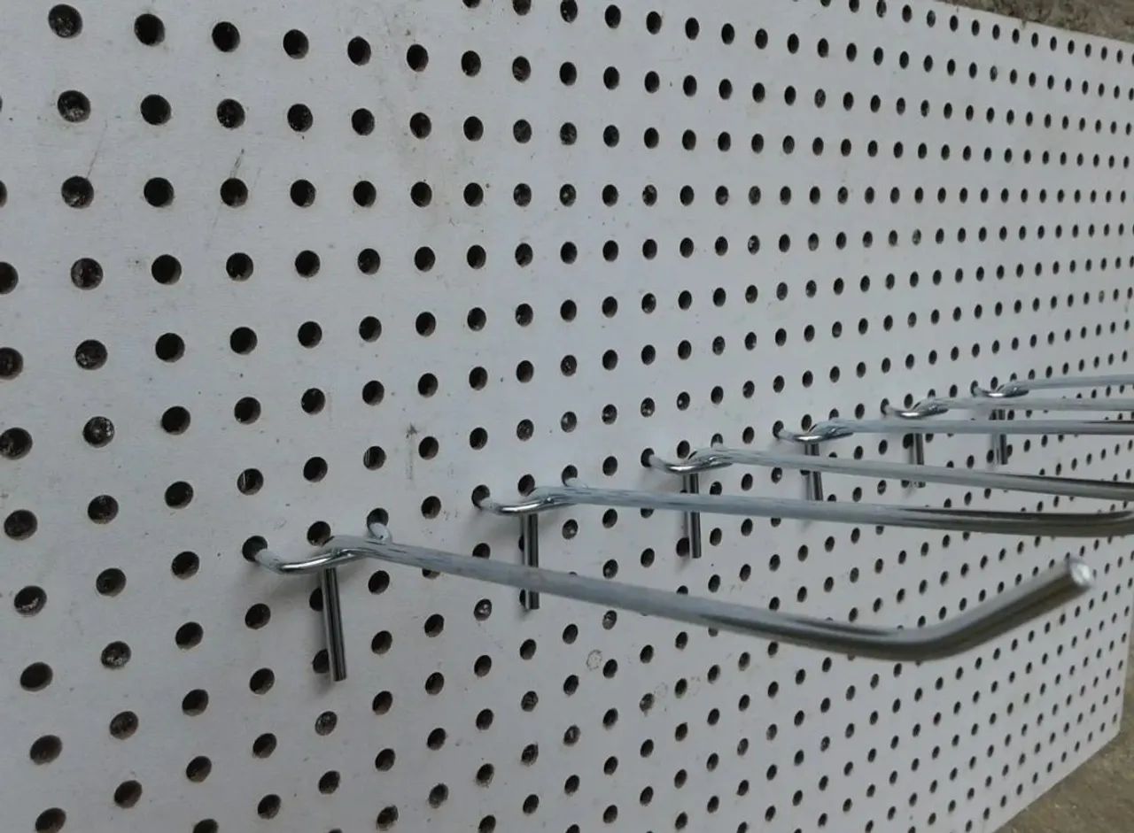 Gancho para painel canaletado - Foto 2