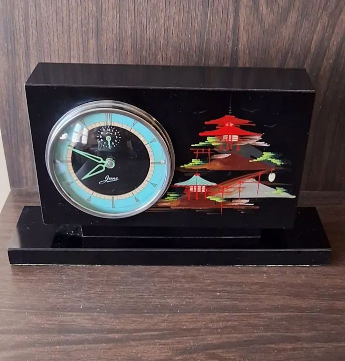 Relógio antigo de mesa June