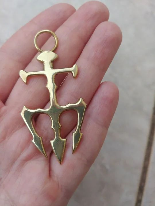 Pingente Tridente em Bronze, dourado - Foto 2