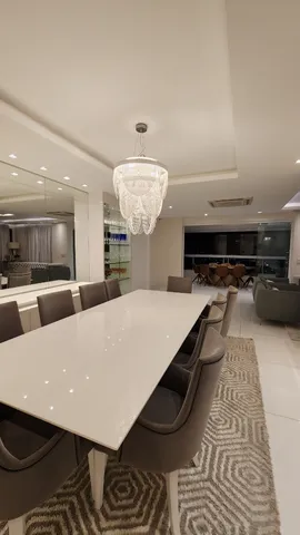 Excelente apartamento com 04 quartos, 03 suítes com vista para o mar e rio em Petrópolis