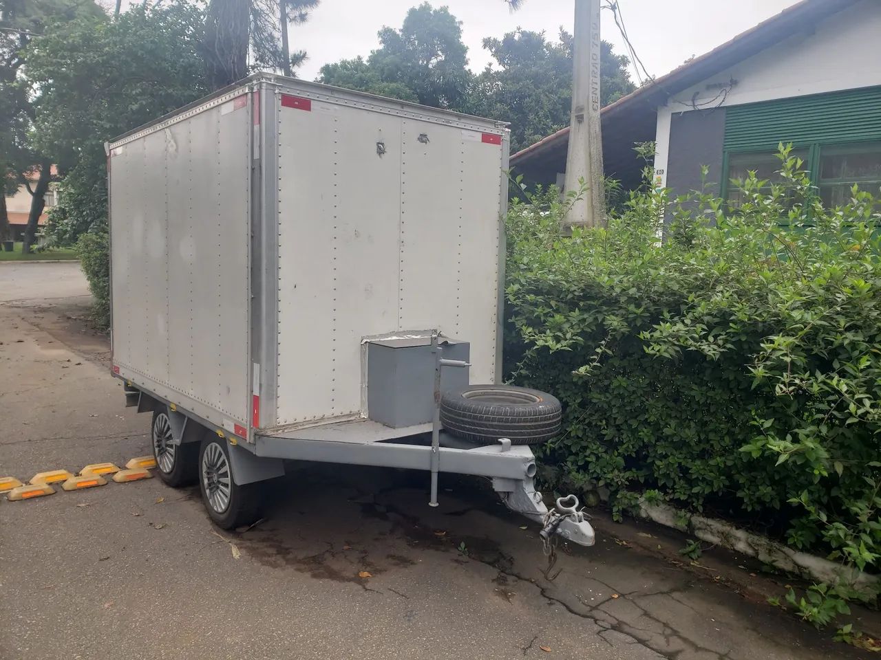 Oportunidade! Carrocinha tipo Baú