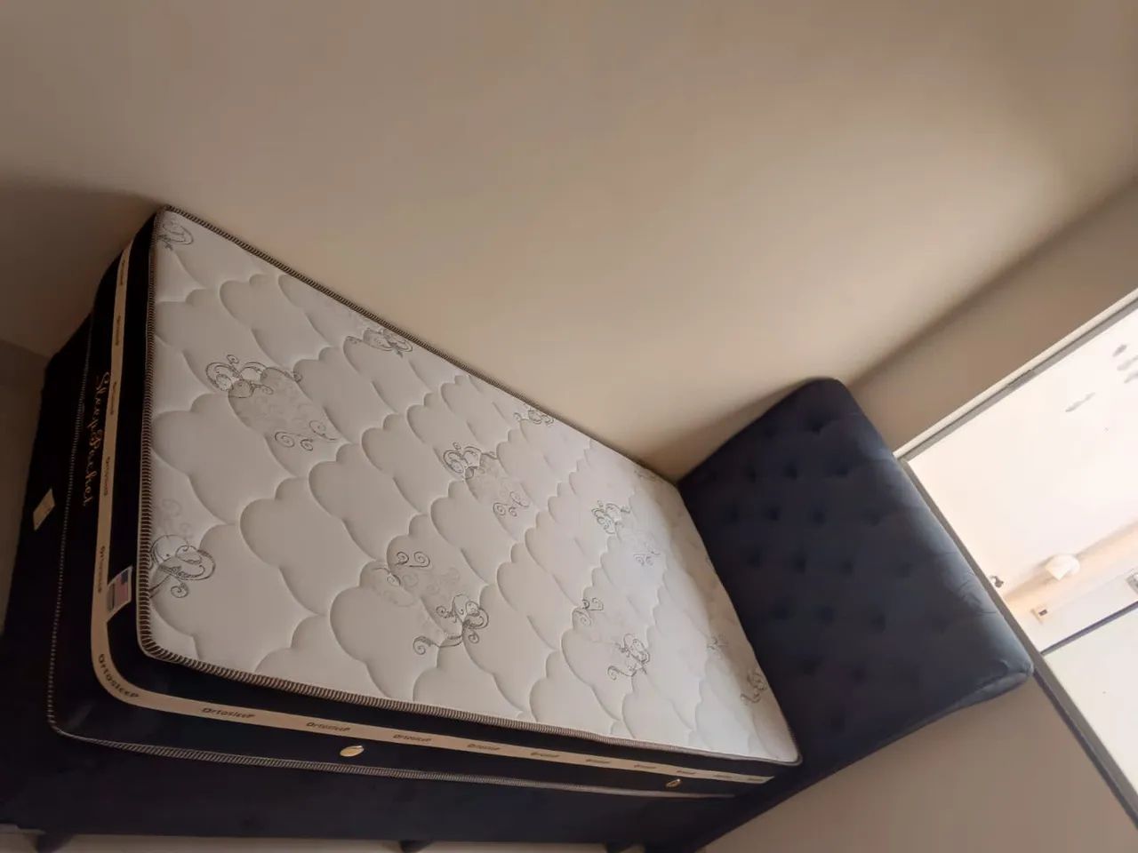 Cama solteiro com cabeceira 