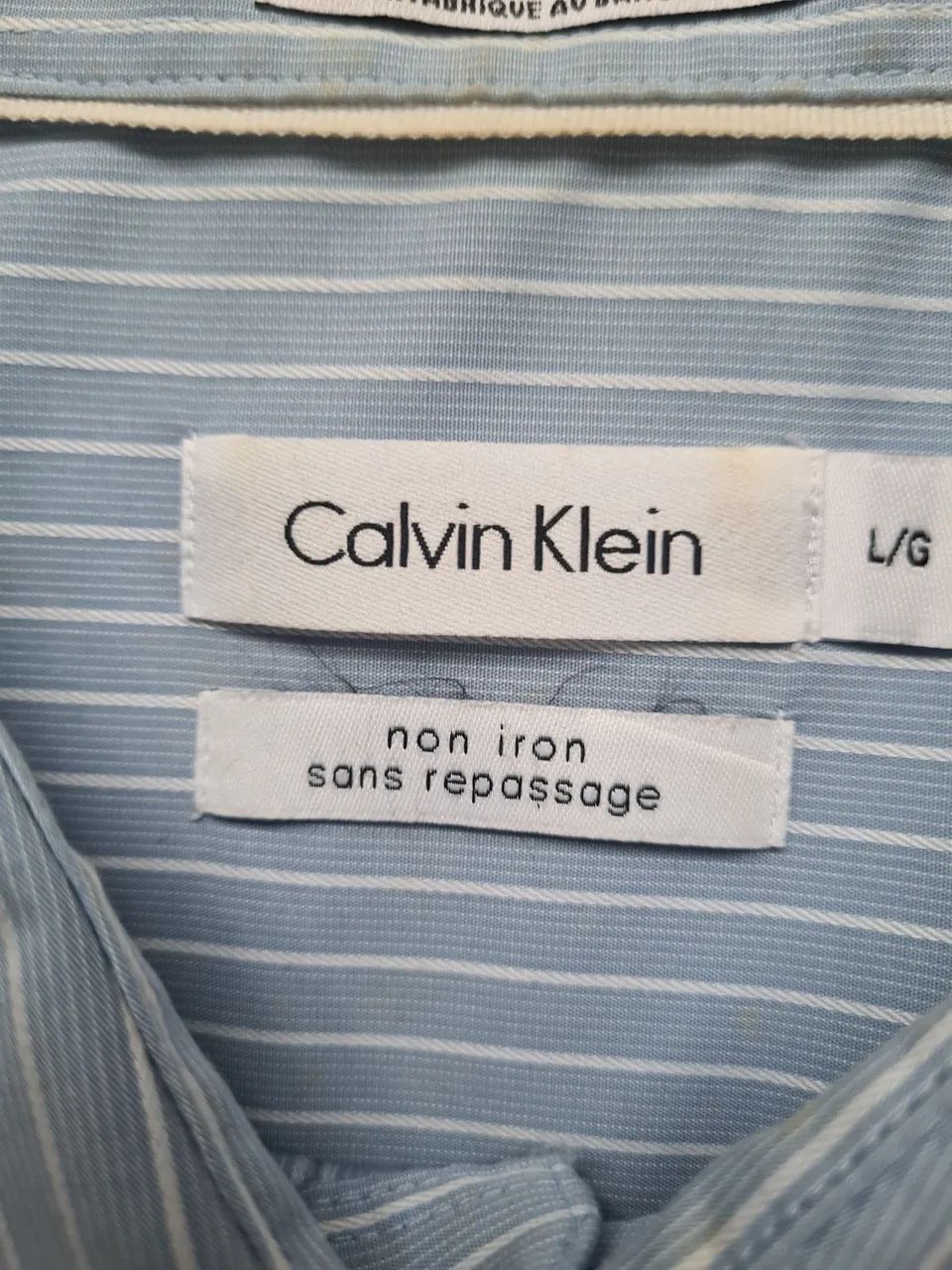 Camisa Calvin Klein Listrada Azul - Foto 2