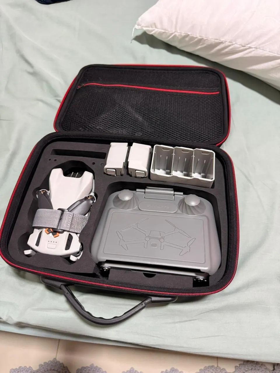 Drone DJI Mini 3 controle RC + acessórios