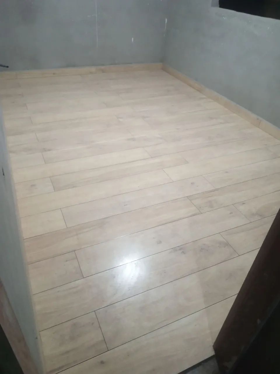 Pisos e azulejos cerâmicos e porcelanatos  - Foto 2