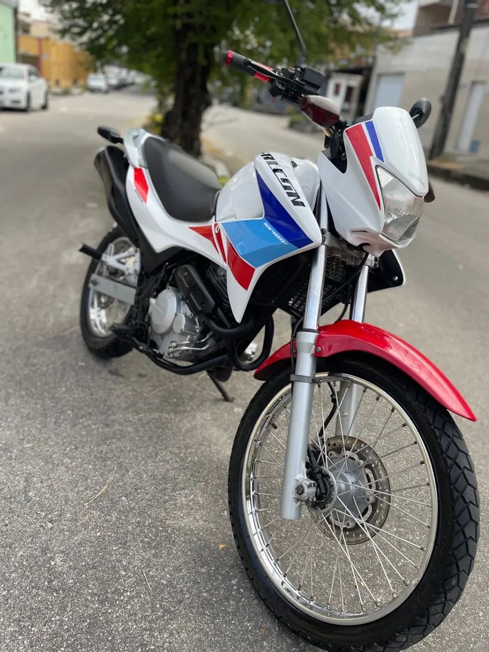 Falcon 400i 2015