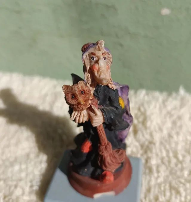 Bruxa Antiga em miniatura 64650960054786123