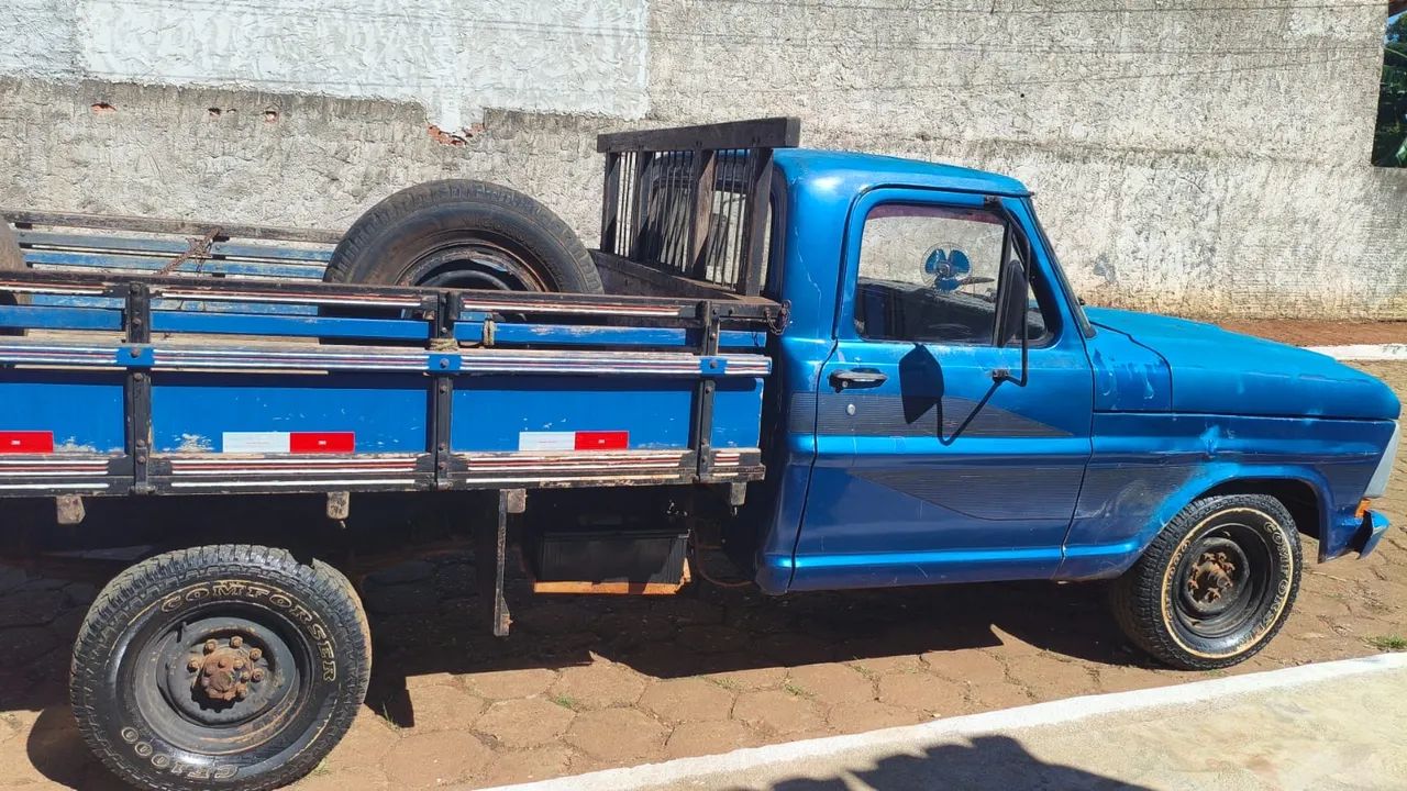 F2000 ano 1981 só 60 mil - Foto 2