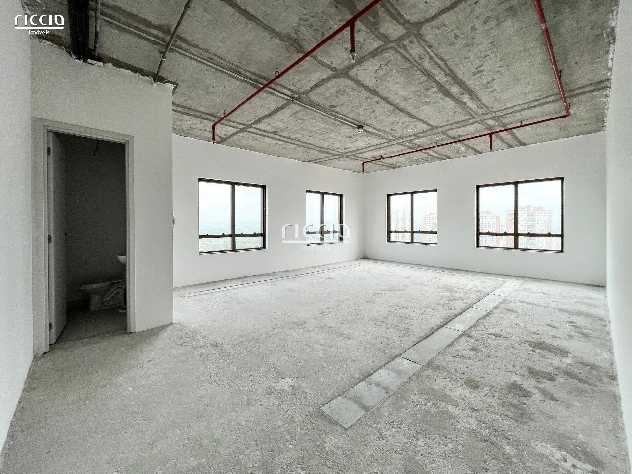 Conjuntos de Salas comerciais com total de 168m² no contrapiso - Edifício New Worker Tower