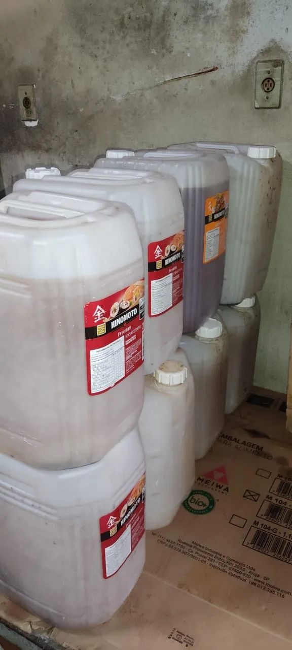 Vendo Bombonas plasticas 20L