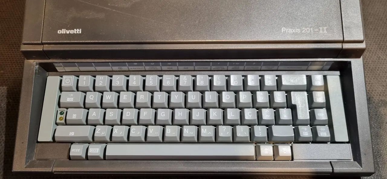 Maquina de escrever Olivetti Praxis 201-II. - Foto 2