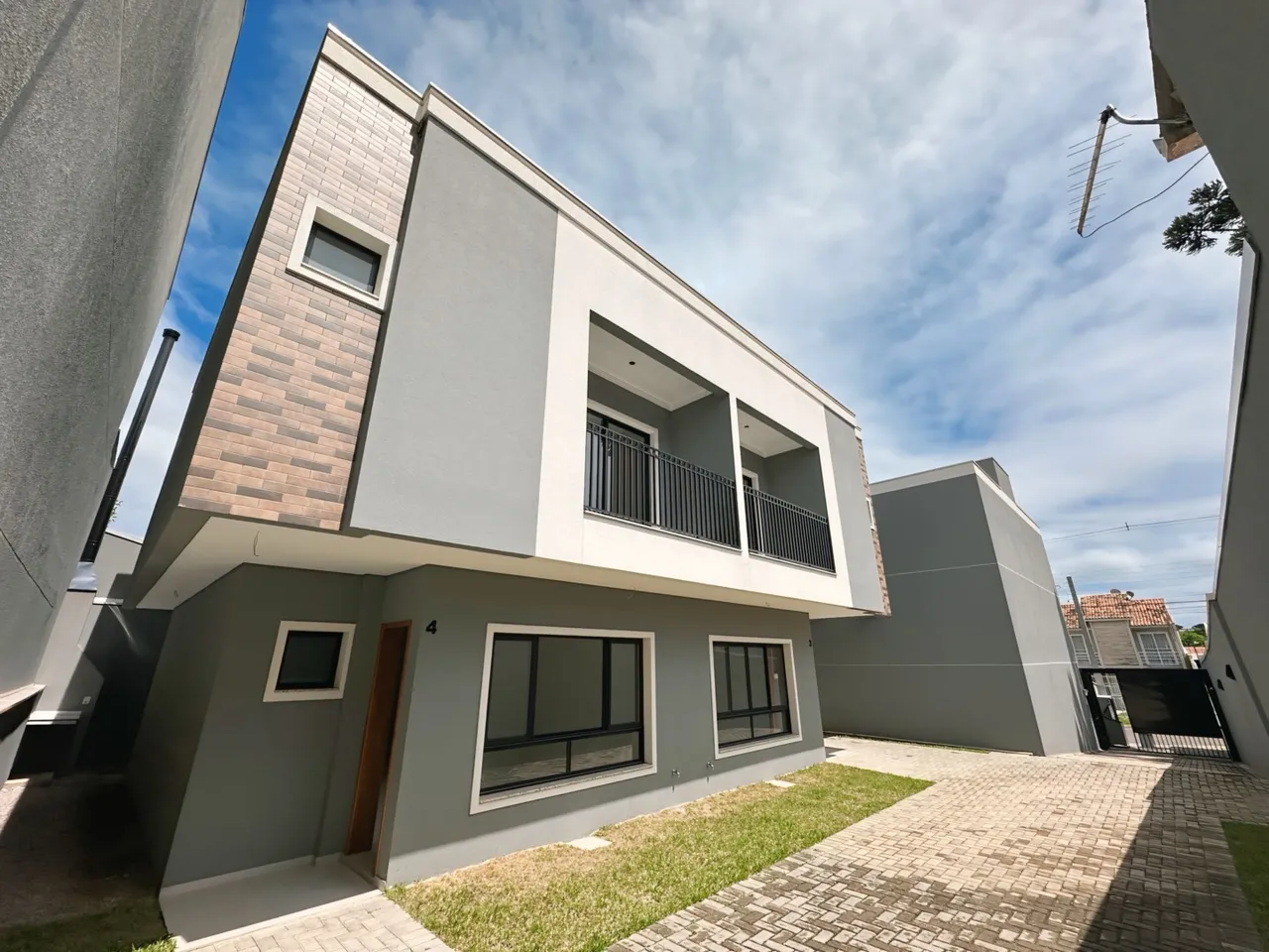 Sobrado com 3 quartos à venda por R$ 681733.80, 109.78 m2 - BOQUEIRAO - CURITIBA/PR