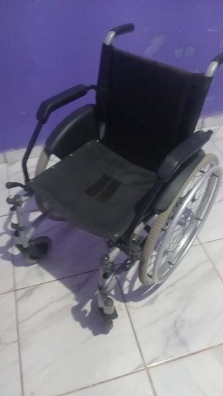 Cadeira de rodas em ótimo estado - Foto 2
