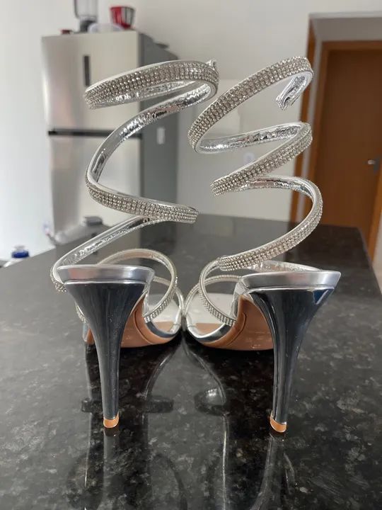 Sandálias de Salto Alto Prateadas com Strass