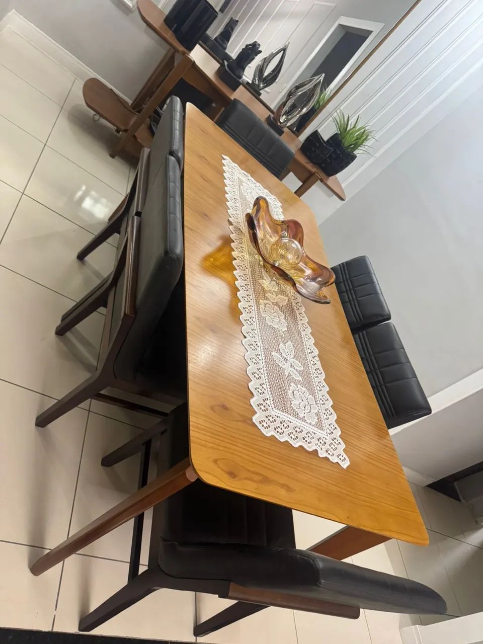 Mesa de madeira maciça 