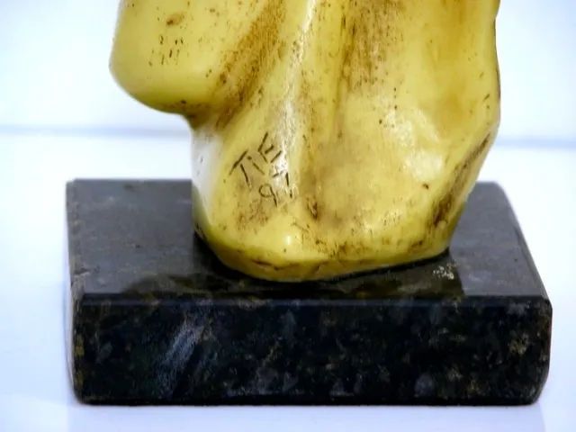 Escultura representando corpo feminino - Foto 5