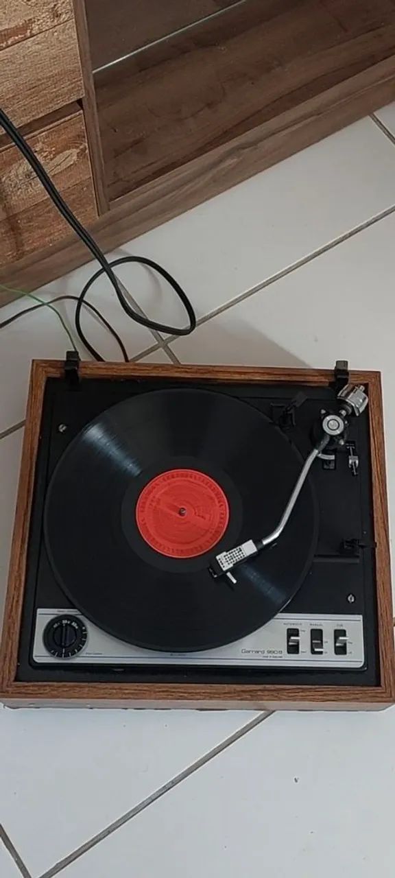 Toca-discos vintage Garrard 990B