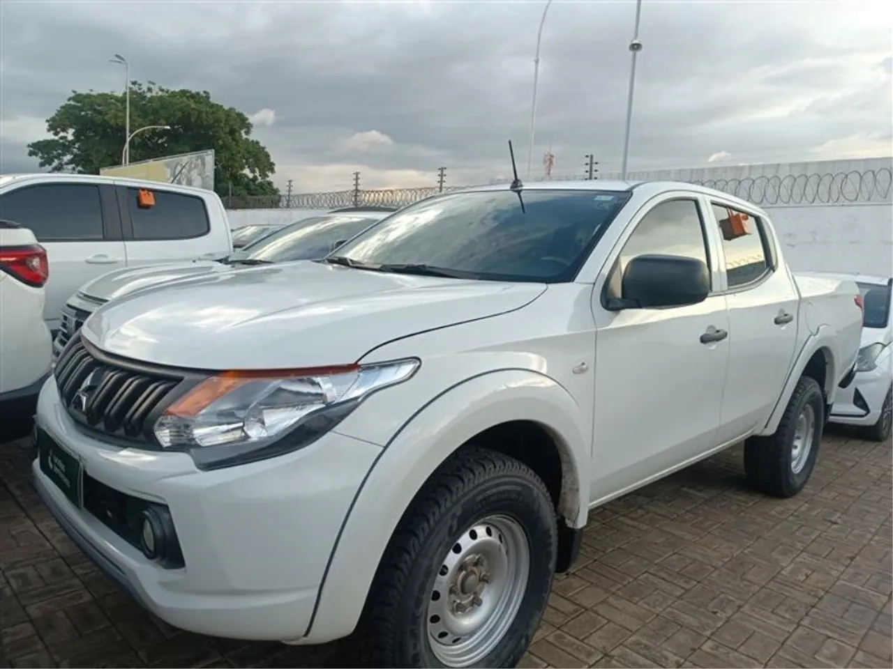 Mitsubishi L200 triton 2023 2.4 16v turbo diesel outdoor glx cd 4x4 manual