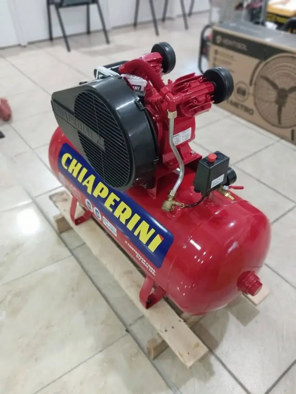 Compressor de Ar 110L Profissional 140psi 2cv weg 10 Pés Chiaperini (Loja) - Foto 2