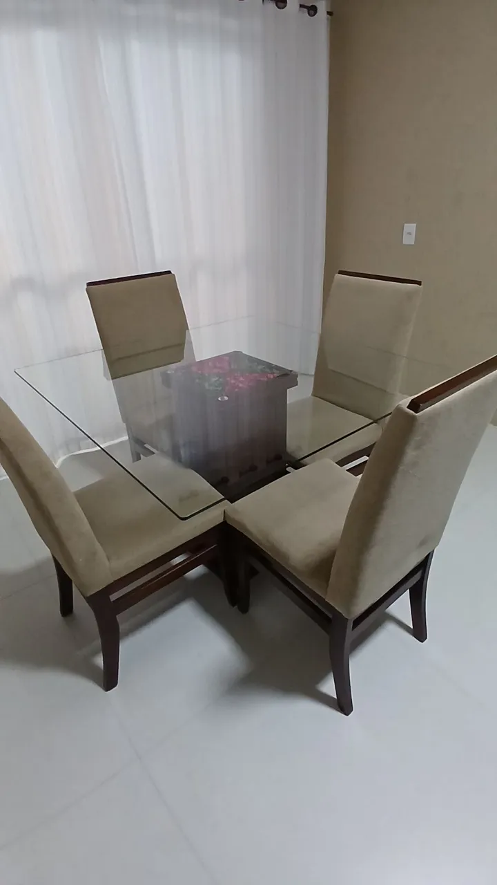 Mesa de Jantar em Vidro com 4 Cadeiras