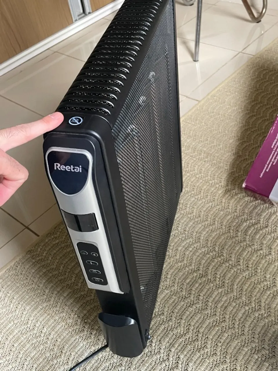 Aquecedor elétrico de ambiente - Reetai - 220v / Preto / 2000W