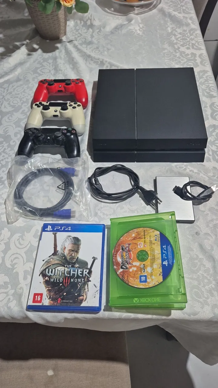 PlayStation 4 (PS4) com Jogos e Controles