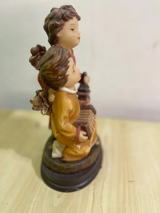 Anjos de resina sanfoneiro e com luminária  - Foto 2