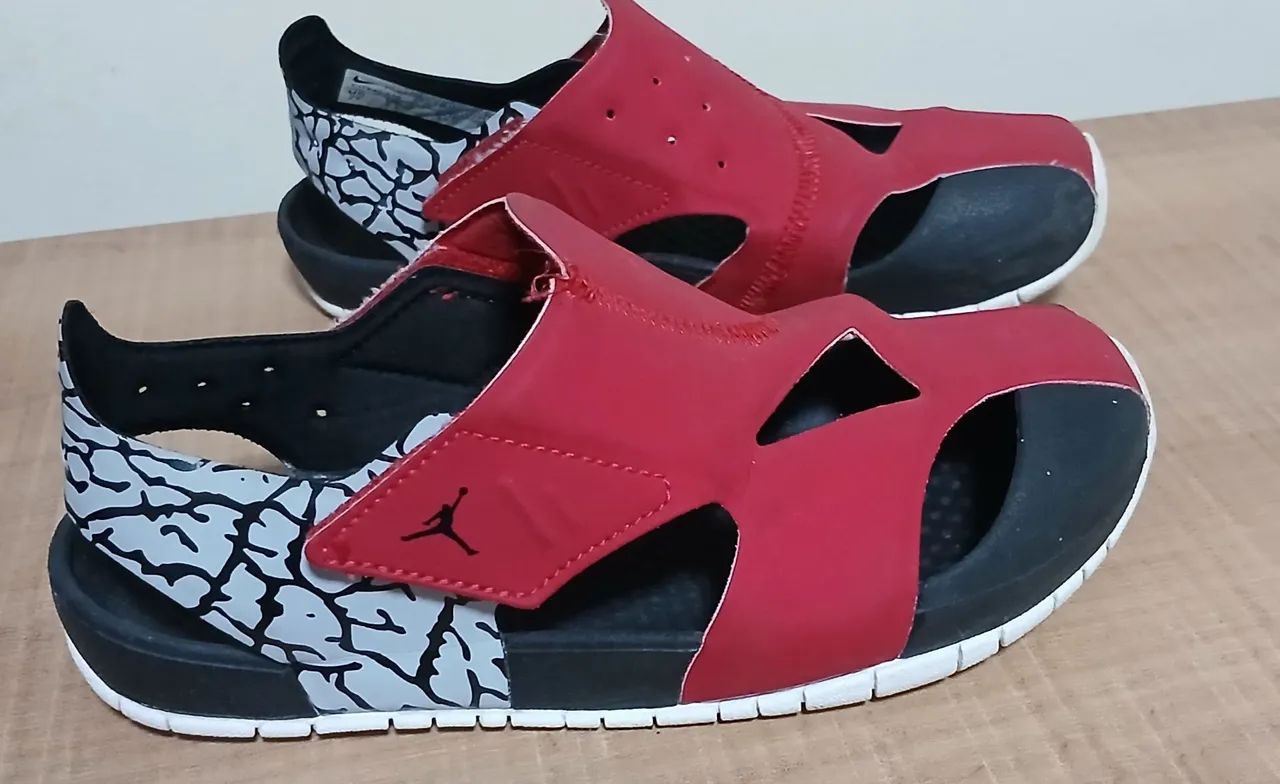 Sandálias Nike Jordan - Tamanho 32 