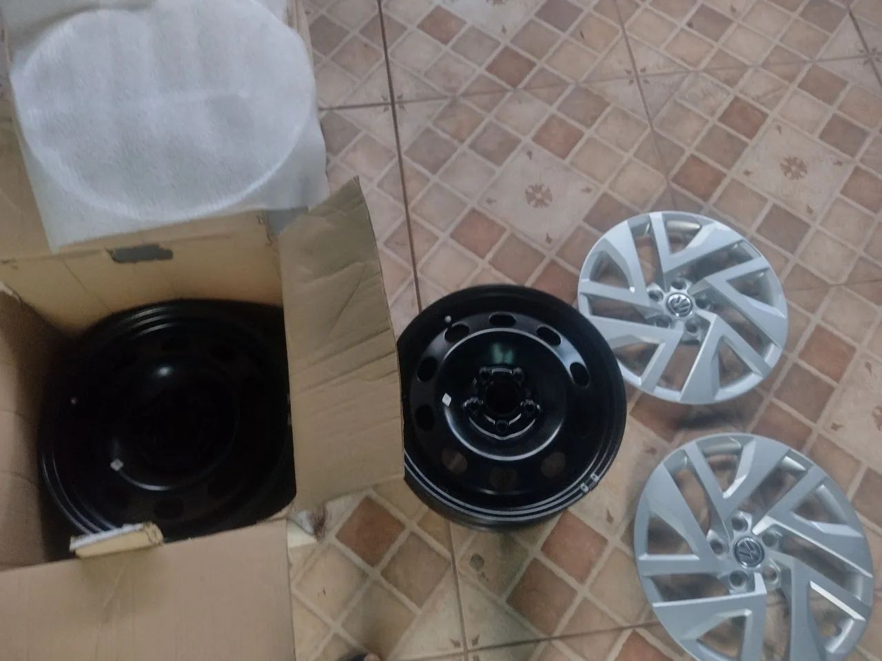 Rodas e calotas novas  VW 15 polegadas originais  - Foto 4