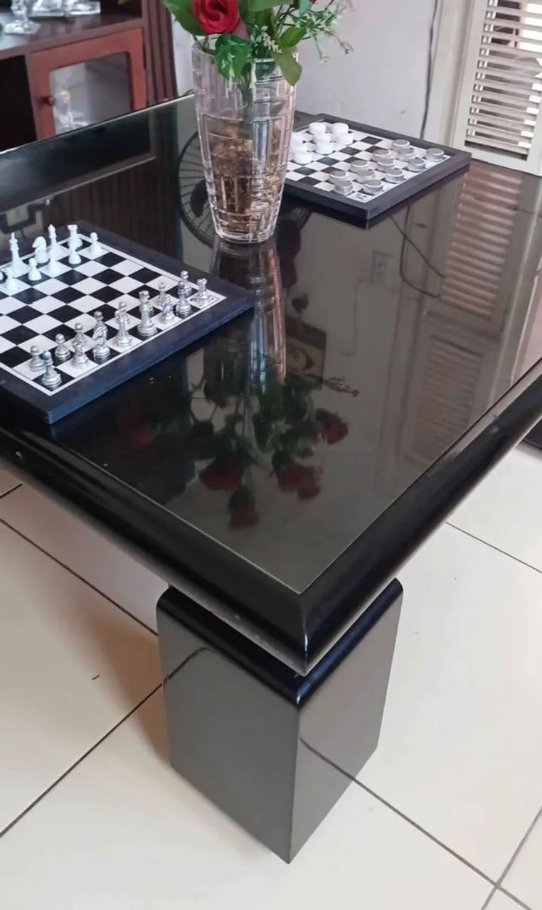 Mesa de centro em vidro e madeira preta - Foto 2