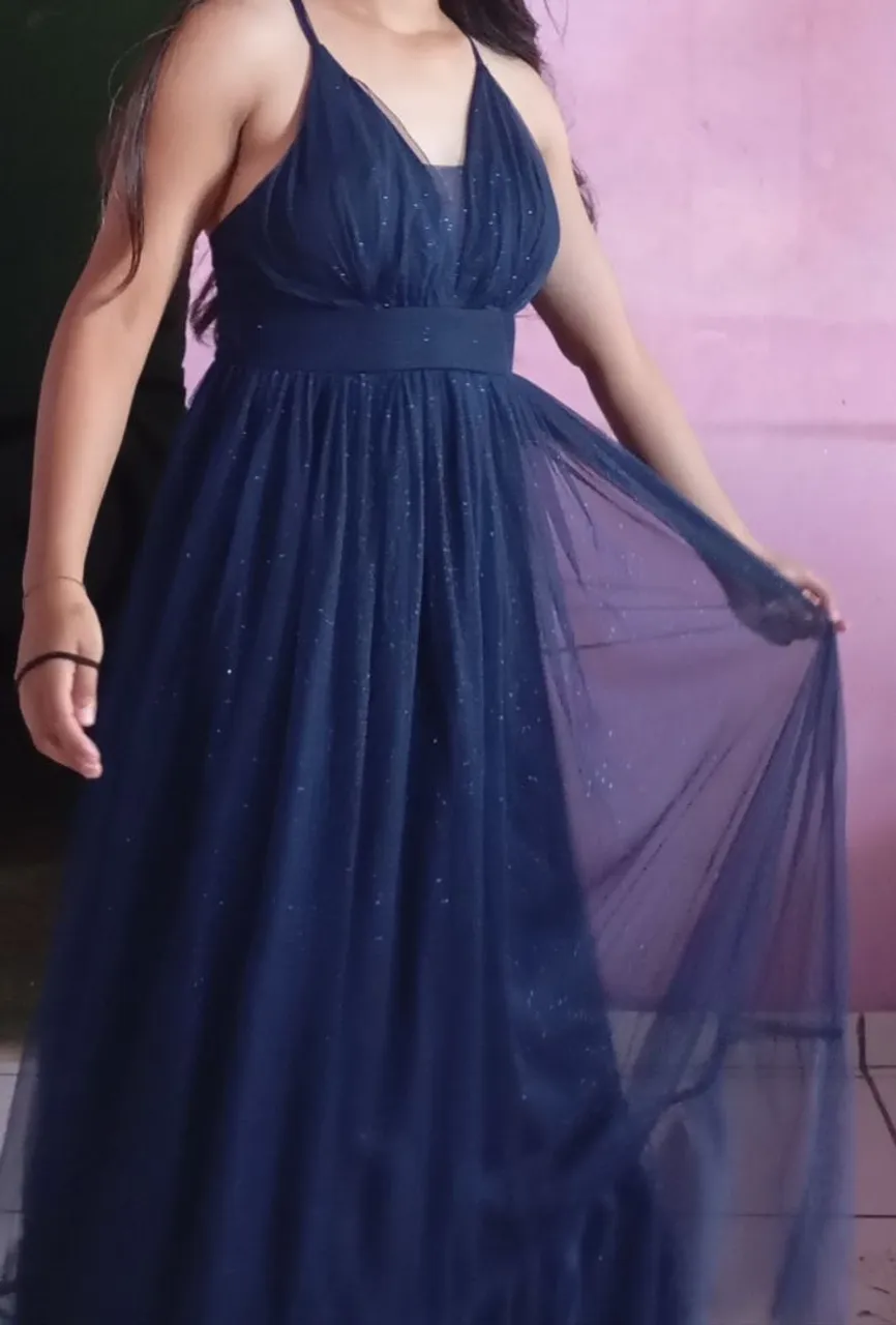 Vestido azul marinho com brilho