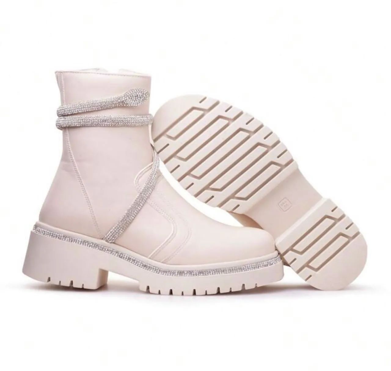 Botinha tratorada off white 34 com detalhes em strass - Foto 2