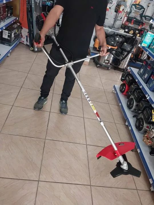 Roçadeira Toyama a gasolina 52cc Motor 2Hp  c/ Lâmina de 3 pontas e Carretel (Loja/Nova) - Foto 2