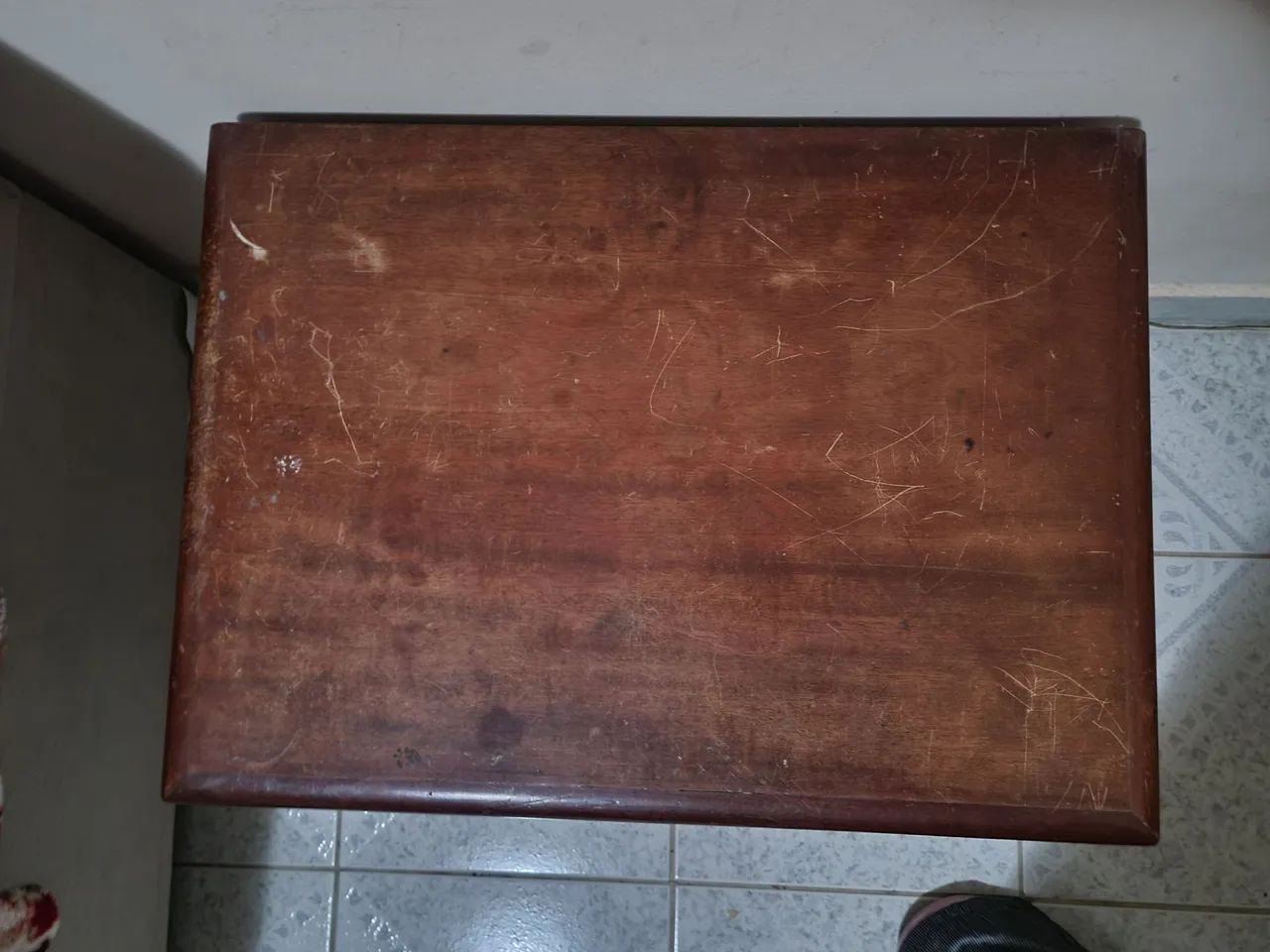 2 Mesas de cabeceira de madeira maciça com gavetas - Foto 5