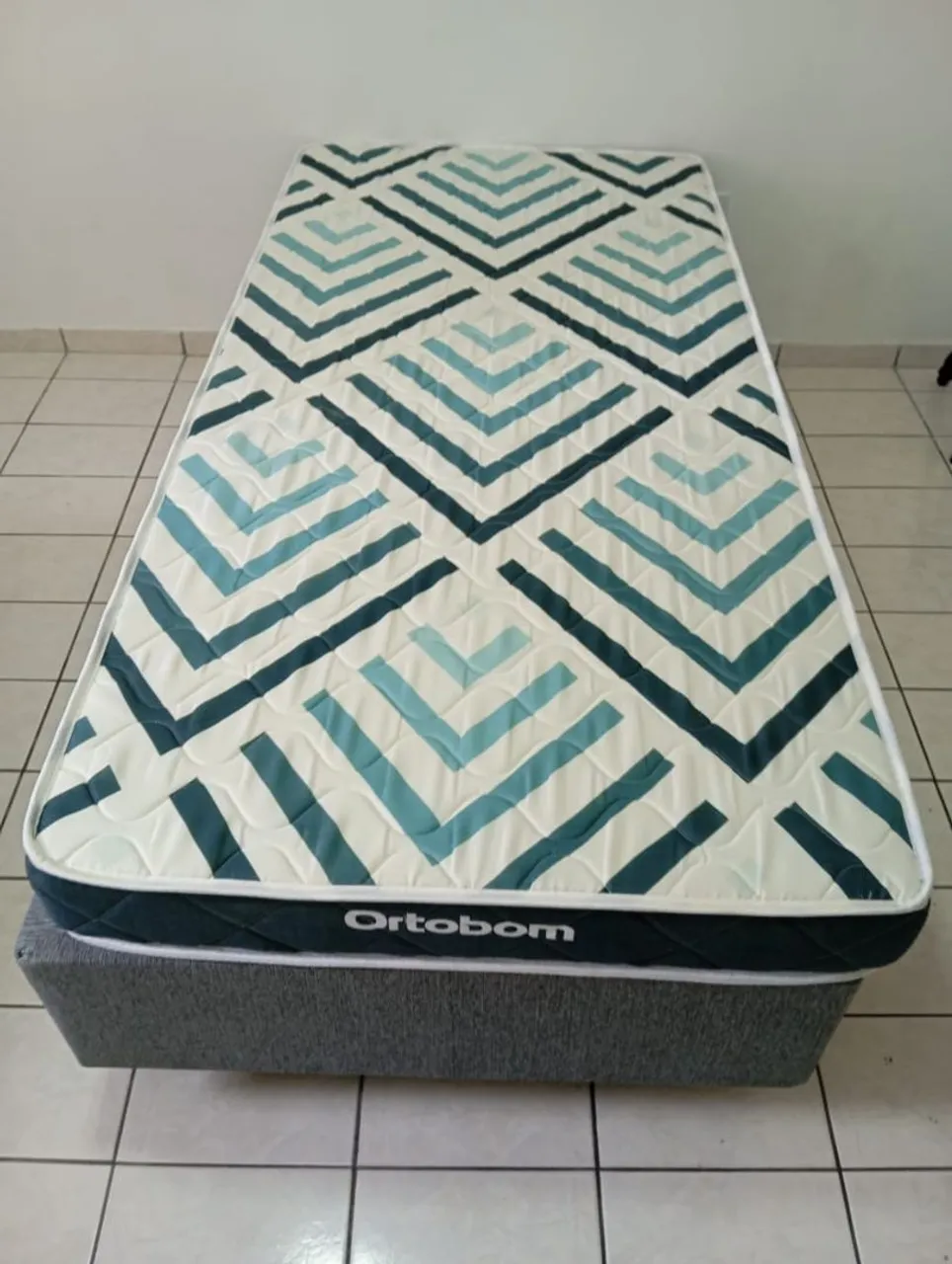 Colchão Ortobom Solteiro com Design Moderno