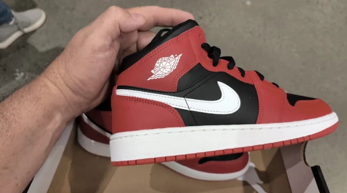 TÊNIS AIR JORDAN 1 MID 