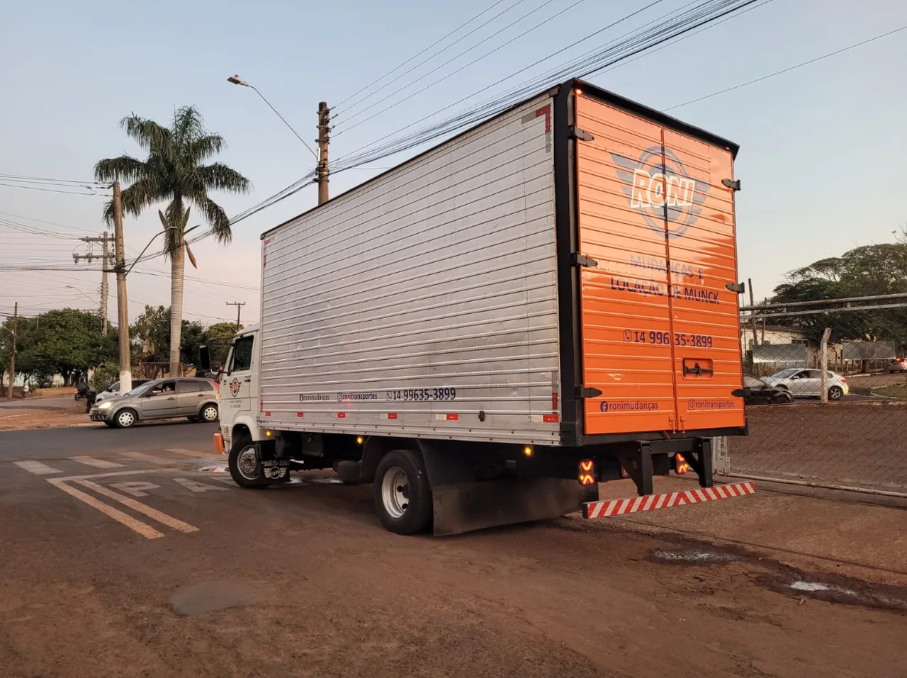 Caminhão Baú