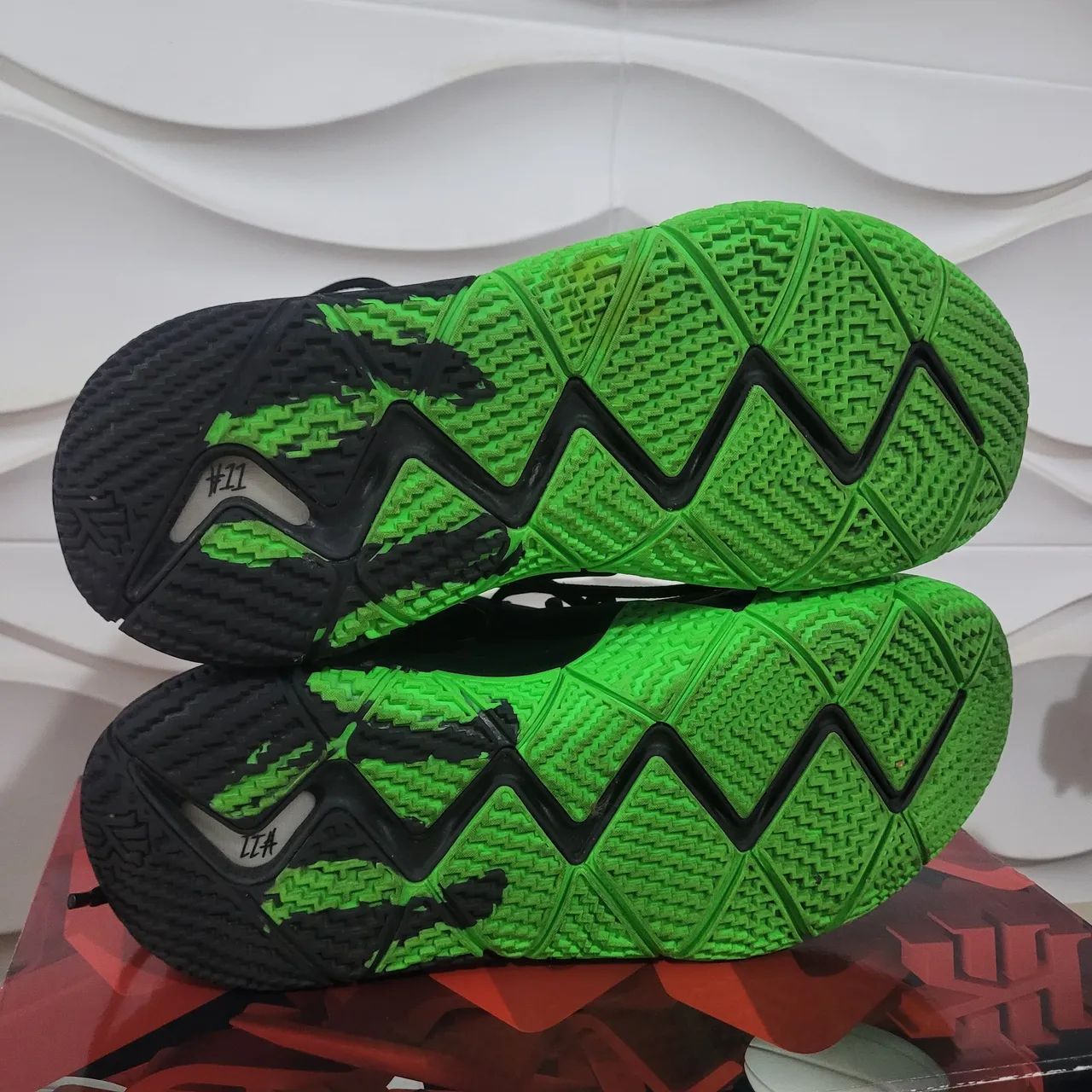 Tênis Kyrie Irving 4  halloween  - Foto 5