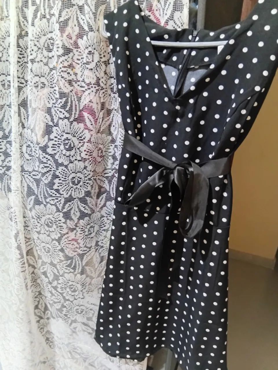 Vestido de bolinhas preto e branco - Foto 2