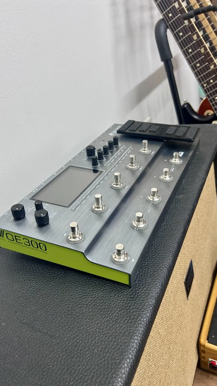 Pedaleira MOOER GE300