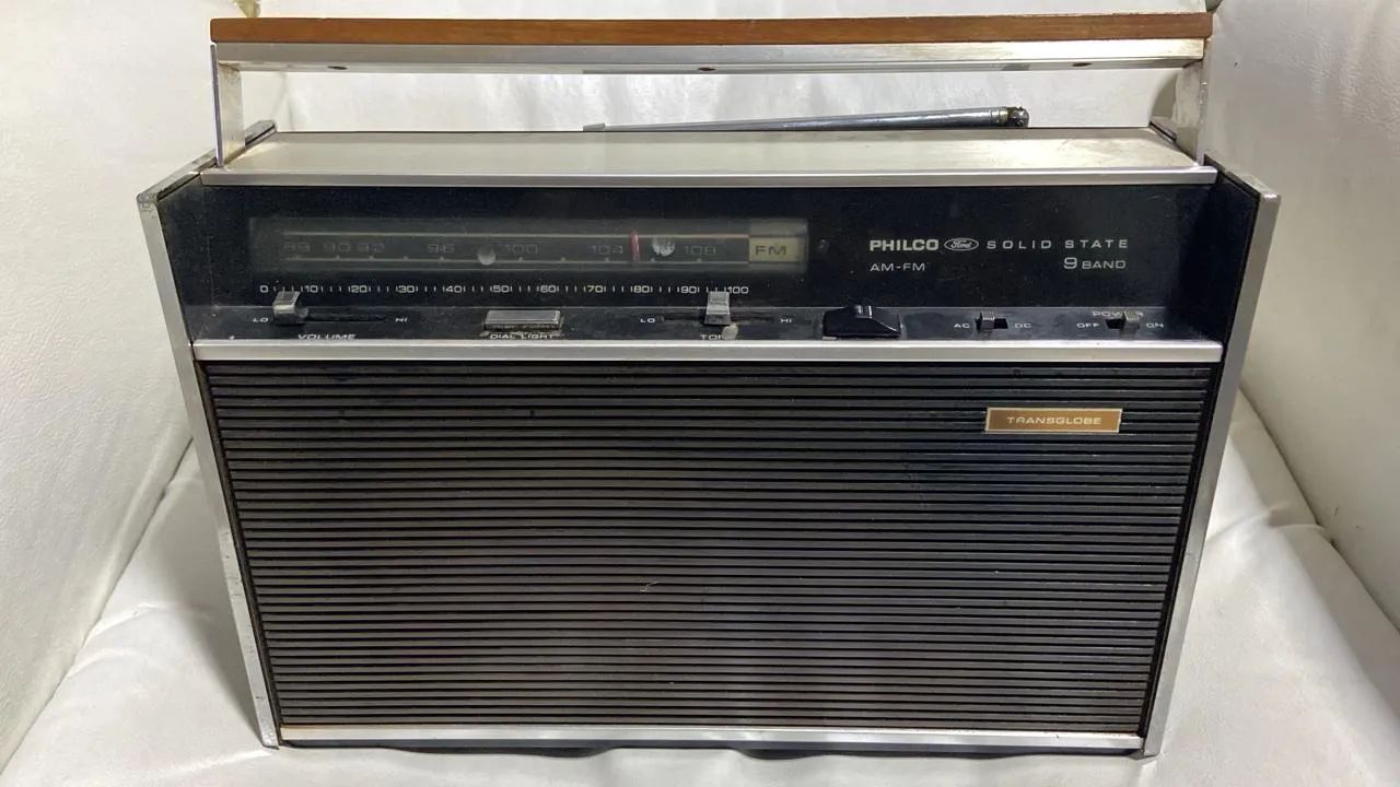 Rádio Antigo Philco Ford 9 faixas ótimo estado DEFEITO 