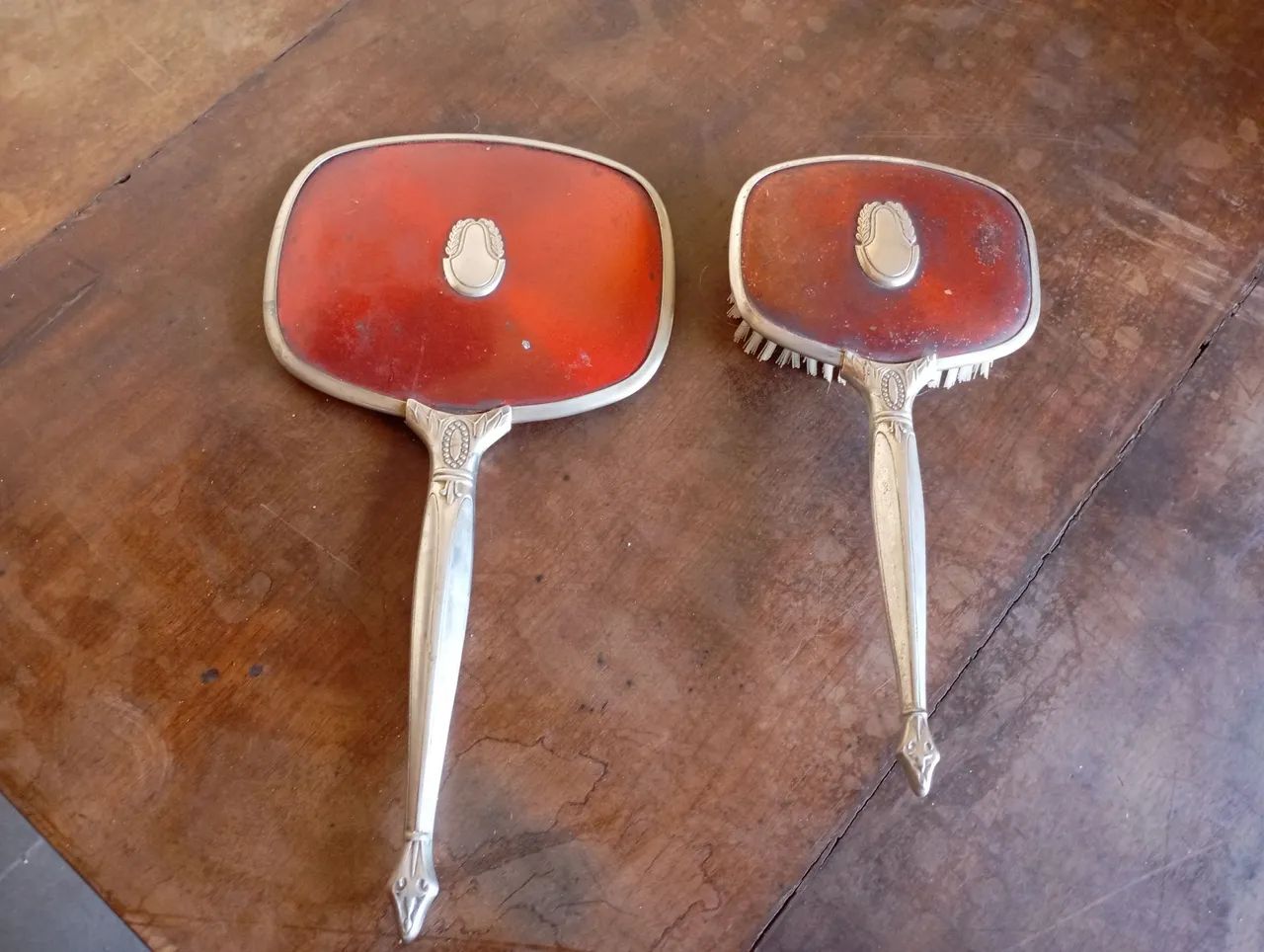 Escova e espelho antigo  - Foto 2