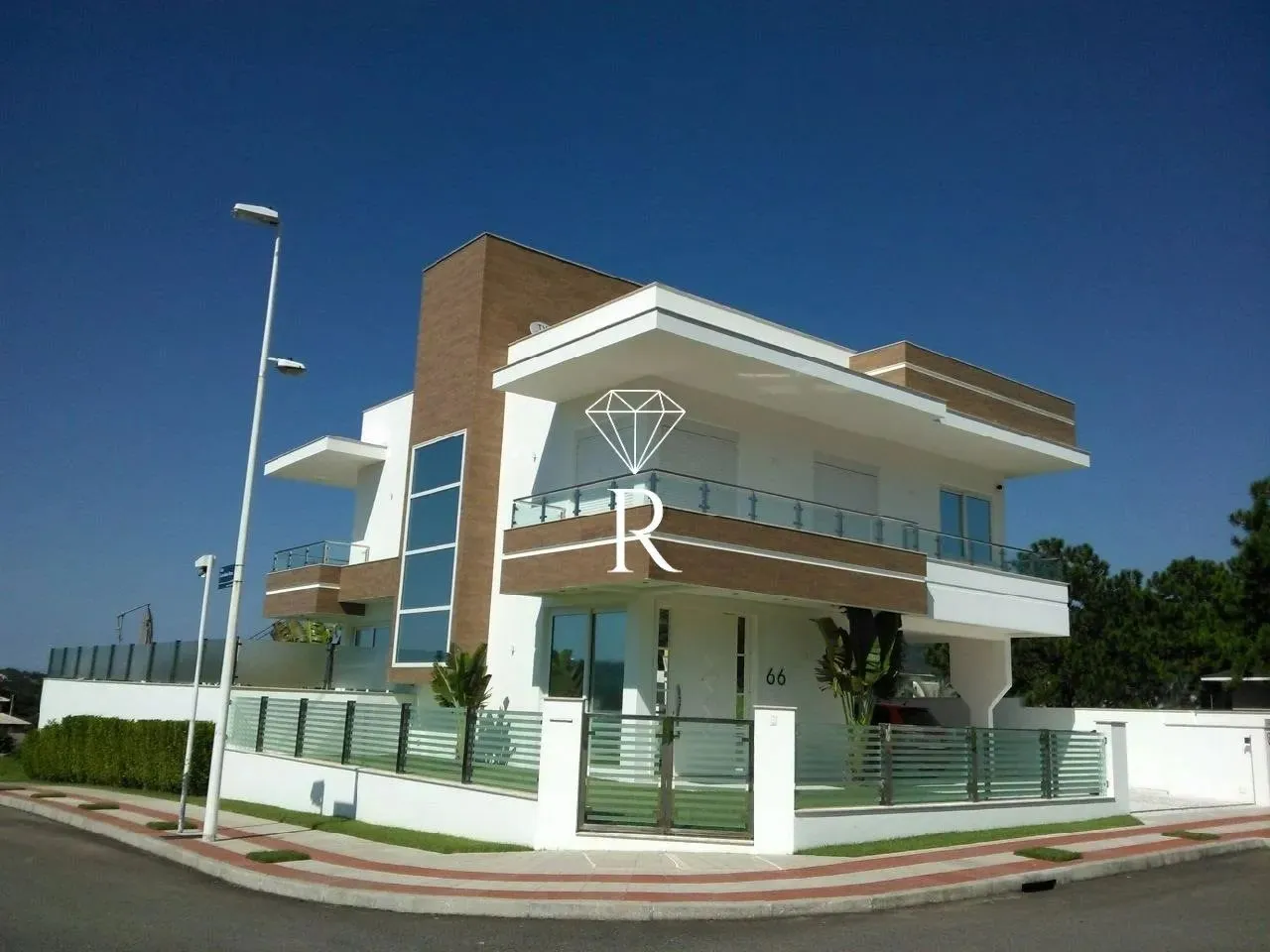 Casa com 4 quartos no bairro Lagoa da Conceição
