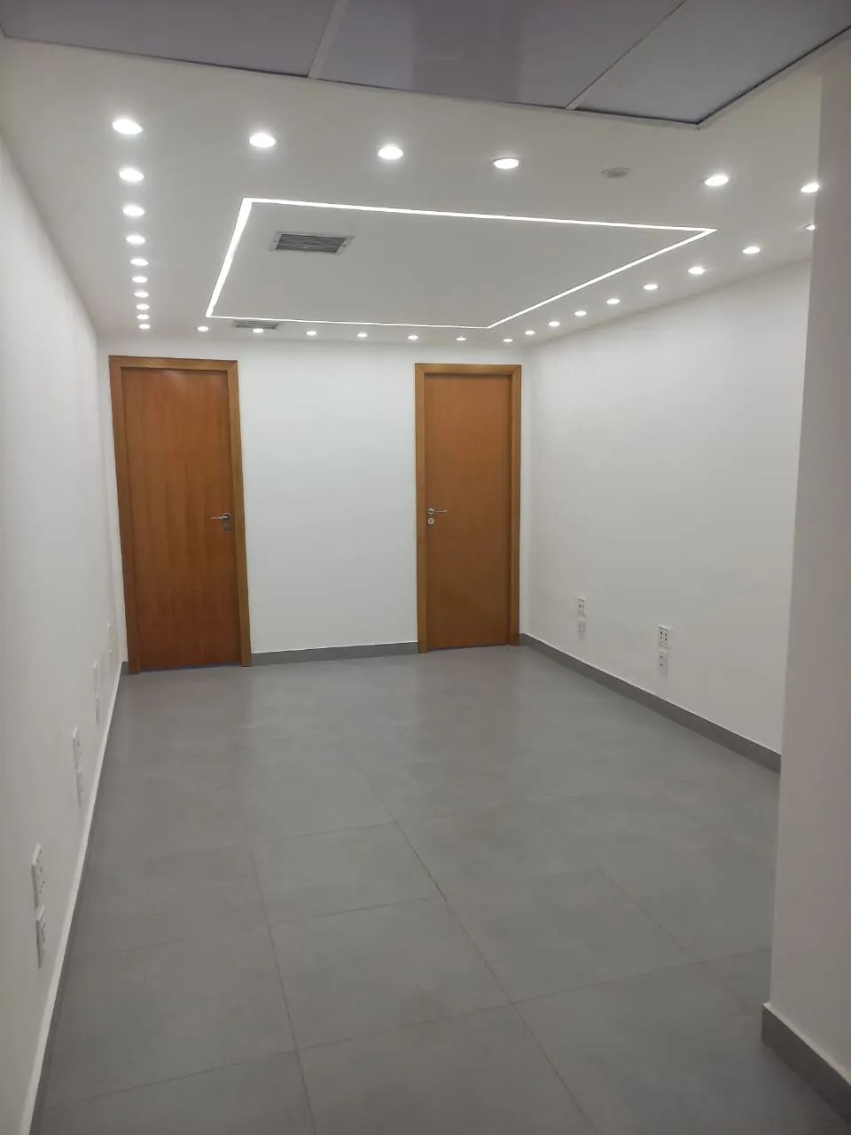 Linda Sala Comercial Completamente Reformada - Foto 6