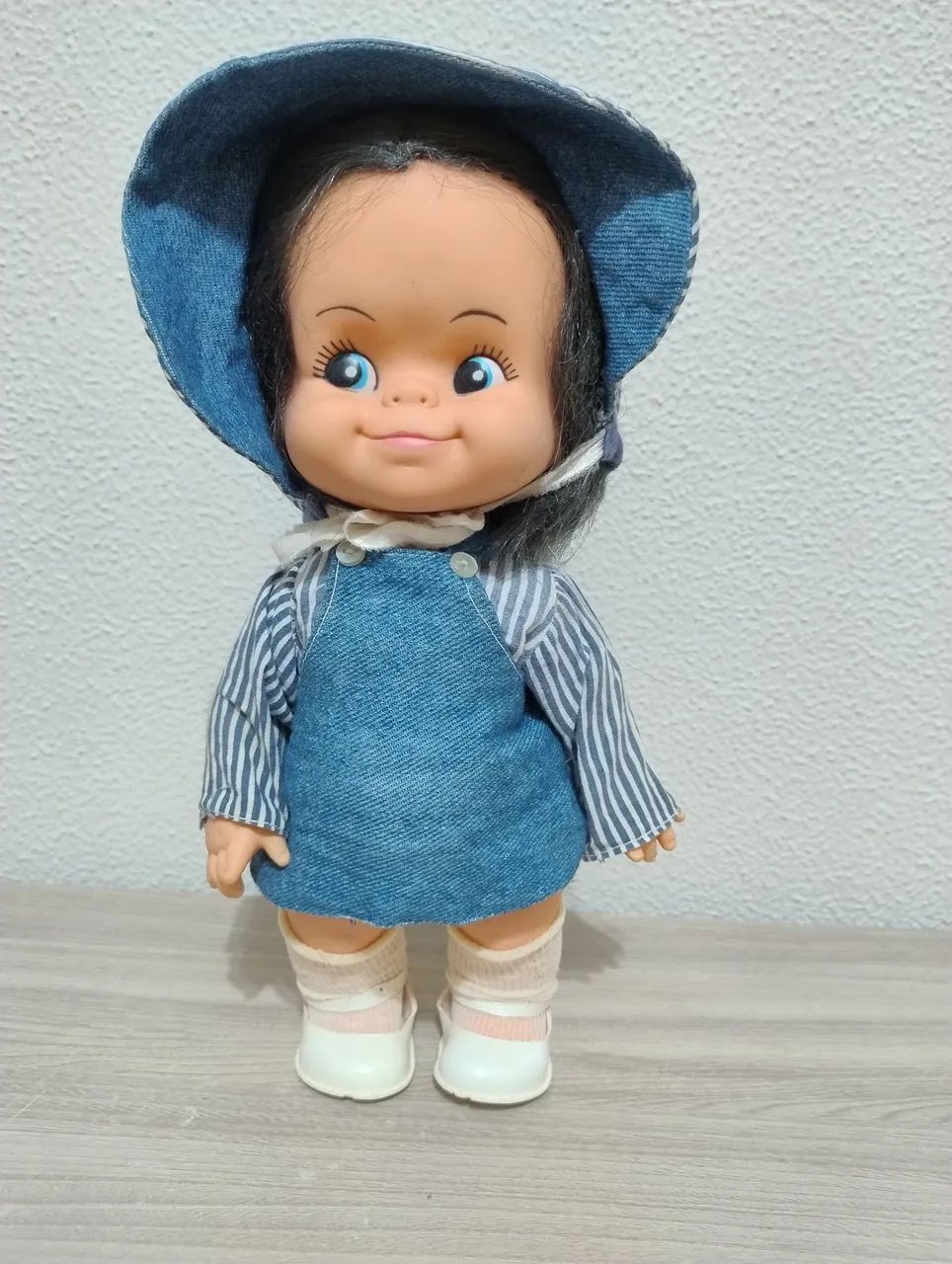 Boneca antiga de vinil anos 60 