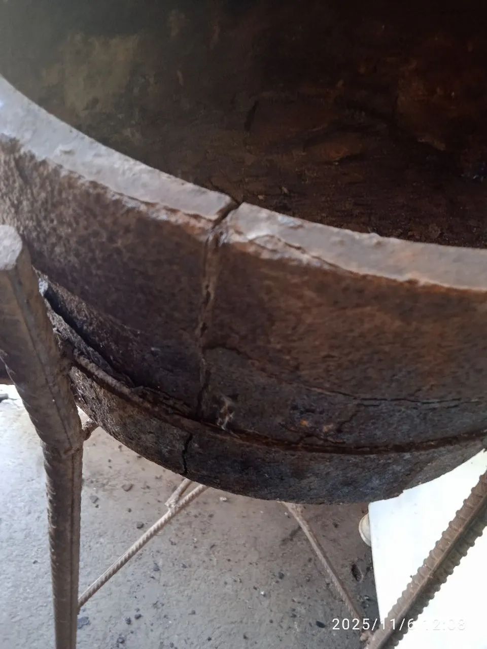   Churrasqueira de ferro maciço toda reforçada   - Foto 4