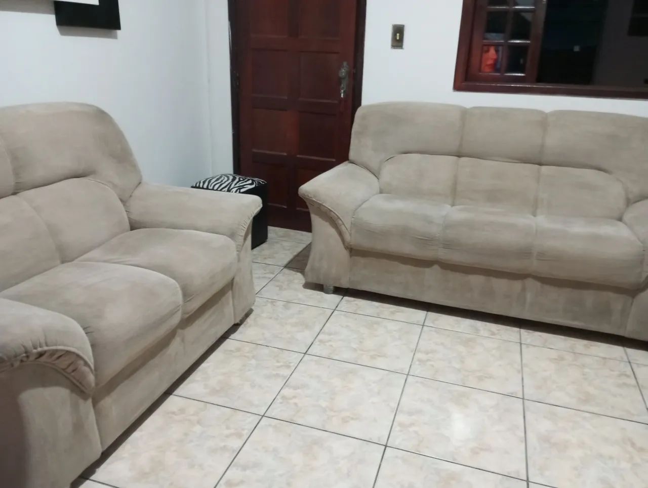 Conjunto de Sofá 2 e 3 Lugares Em Camurça Com Encosto Removível  - Foto 4