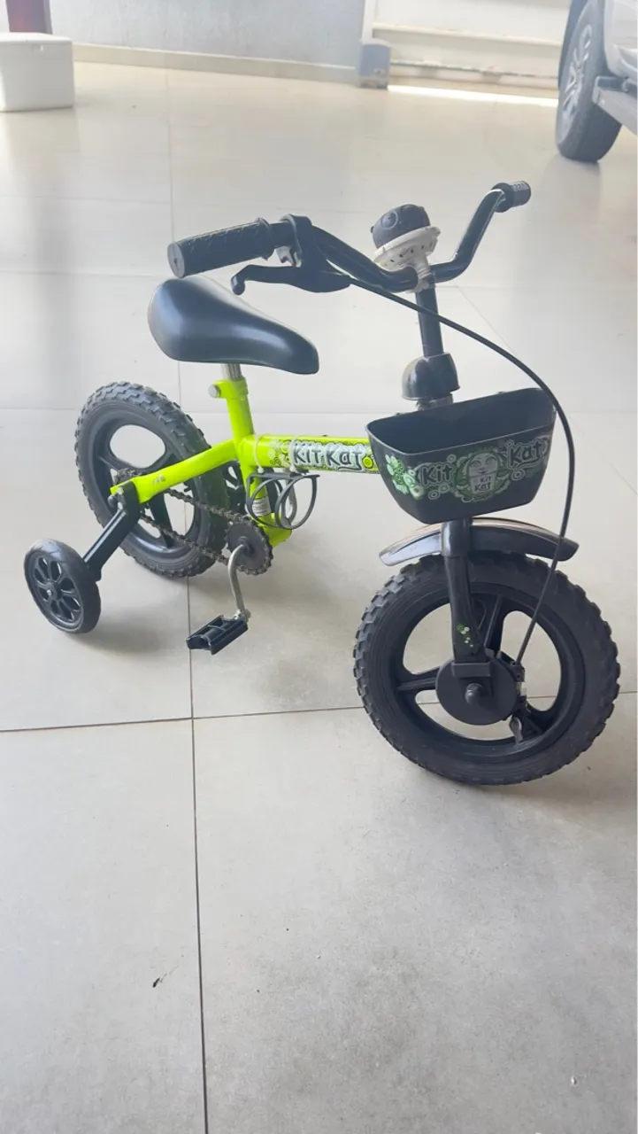 Bicicleta Infantil KitKat com Rodinhas