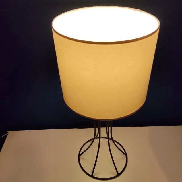 Abajur Moderno em Ferro e Tecido - 63,5 cm - Tok & Stok - Foto 2